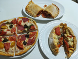 Πίτσα, πεϊνιρλί και σκεπαστή. 🍕