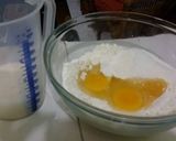 Foto langkah ke 2 dari resep Bolkus Tersenyum Merekah No Soda Water Praktis Ekonomis.