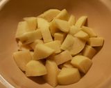 Foto del paso 1 de la receta Patatas fritas marinadas, con salsa thai siracha