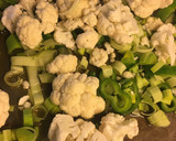 Foto del paso 2 de la receta: Paella vegana de coliflor con toque de cilantro 🥘🍀