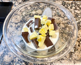 Foto del paso 4 de la receta: Postre de requesón, nata y canela