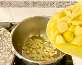 Foto del paso 2 de la receta: Crema de calabacín con quesitos