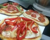 Foto del paso 6 de la receta: Pizzetas individuales con gustos