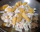 A picture of step 2 of Aloo ghobhi ki sabji.