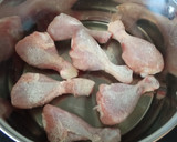Foto del paso 1 de la receta: Pollo a la pepitoria