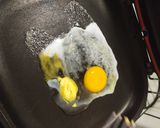 Foto langkah ke 2 dari resep Mie Goreng Mozarella.