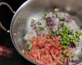 साधी सोपी अंडा भुर्जी (Anda Bhurji Recipe In Marathi) रेसिपी स्टेप 3 फोटो 