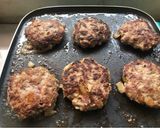 Foto langkah ke 3 dari resep Burger Keju.