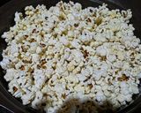 Foto langkah ke 2 dari resep Popcorn Karamel Cokelat.