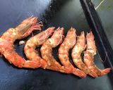 Une image de l'étape 4 de Gambas géantes grillées aux épices italiennes.