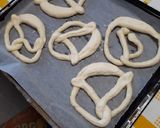 Foto del passaggio 18 della ricetta Bretzel senza glutine