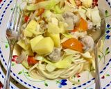Gambar langkah 8 resipi Easy Fishball Soup Noodles.