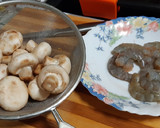 Foto del paso 1 de la receta: Brochetas de langostinos y champiñones