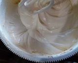 Foto langkah ke 2 dari resep Cake potong toping buah segar.
