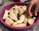 Foto del paso 1 de la receta: Peras asadas al Mascarpone con arándanos y crocante de almendras
