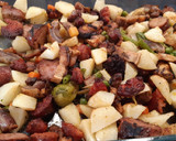 Foto del paso 3 de la receta: Huevos al horno con Restos de barbacoa y verduras
