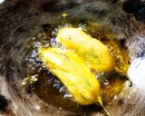 A picture of step 5 of Hari mirch ke pakode.