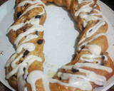 Foto del paso 9 de la receta: Rosca de reyes rellena de frutos secos glaseada de queso crema