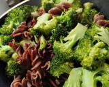 Foto del paso 1 de la receta: Fideos de algarroba con brócoli Todo en crudo y sin colar