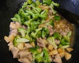 Foto langkah ke 3 dari resep Ayam Brokoli Saus Tiram ala Kiena.
