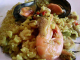 Paella mixta de marisco y pollo