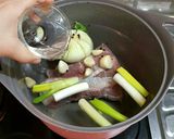 Hình bước làm 2 của món Bắp Bò Luộc 사태편육