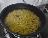 รูปขั้นตอนการทำที่ 1 ของ พาสต้าเพสโต้ไก่