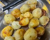 A picture of step 2 of Dum Aloo.