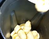 A picture of step 1 of Banana and dates milkshake.