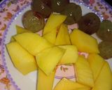 Hình bước làm 1 của món Trái cây dầm sữa chua
