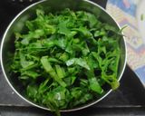 A picture of step 2 of Dal Palak.