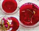 A picture of step 2 of Baby onions in vinegar.