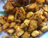 Gambar langkah 2 resipi Ayam goreng kunyit.