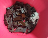 Foto del paso 3 de la receta: ~Cuadraditos de choco🍫 y frutos secos🥜🌰~