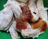 Foto langkah ke 2 dari resep Spicy Chicken Wings (frozen food).