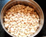 A picture of step 1 of Black eyes peas dry curry | alasande kalina usli.