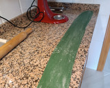 Foto del paso 4 de la receta: Tallarines verdes de espirulina (pasta fresca)