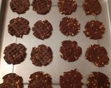 Foto langkah ke 5 dari resep Cookies Coklat Kacang.