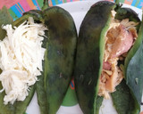 Foto del paso 3 de la receta: Chile poblano relleno a la mostaza💛