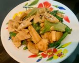 รูปขั้นตอนการทำที่ 5 ของ ผัดกะเพราหมูยอและอกไก่ (เมนูเคลียร์ตู้เย็น)