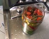 Une image de l'étape 12 de Trio de piments, tomates cerises, ail et herbes aromatiques au vinaigre.