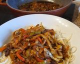 Foto del paso 3 de la receta: Fideos con panceta frita en salsa de cacahuete