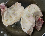 Foto del paso 5 de la receta: Chuletas de aguja con ajo y perejil