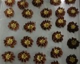 Foto langkah ke 6 dari resep Kue semprit coklat.