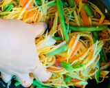 Hình bước làm 17 của món Vào bếp cùng con: gỏi đu đủ Thái không tôm, không cay