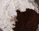 A picture of step 5 of Oreo cheese cake.