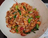 Foto langkah ke 6 dari resep Kwetiau Goreng Udang.