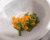 Foto del paso 2 de la receta: Judías verdes al ajillo con zanahoria