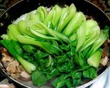Hình bước làm 4 của món Cải thìa xào nấm đông cô
