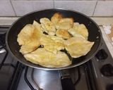 A picture of step 3 of Chicken Breast with Onions and White Wine.